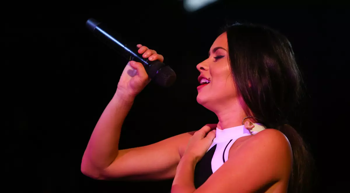 Inna și-a început turneul american cu plăcitne moldovenești