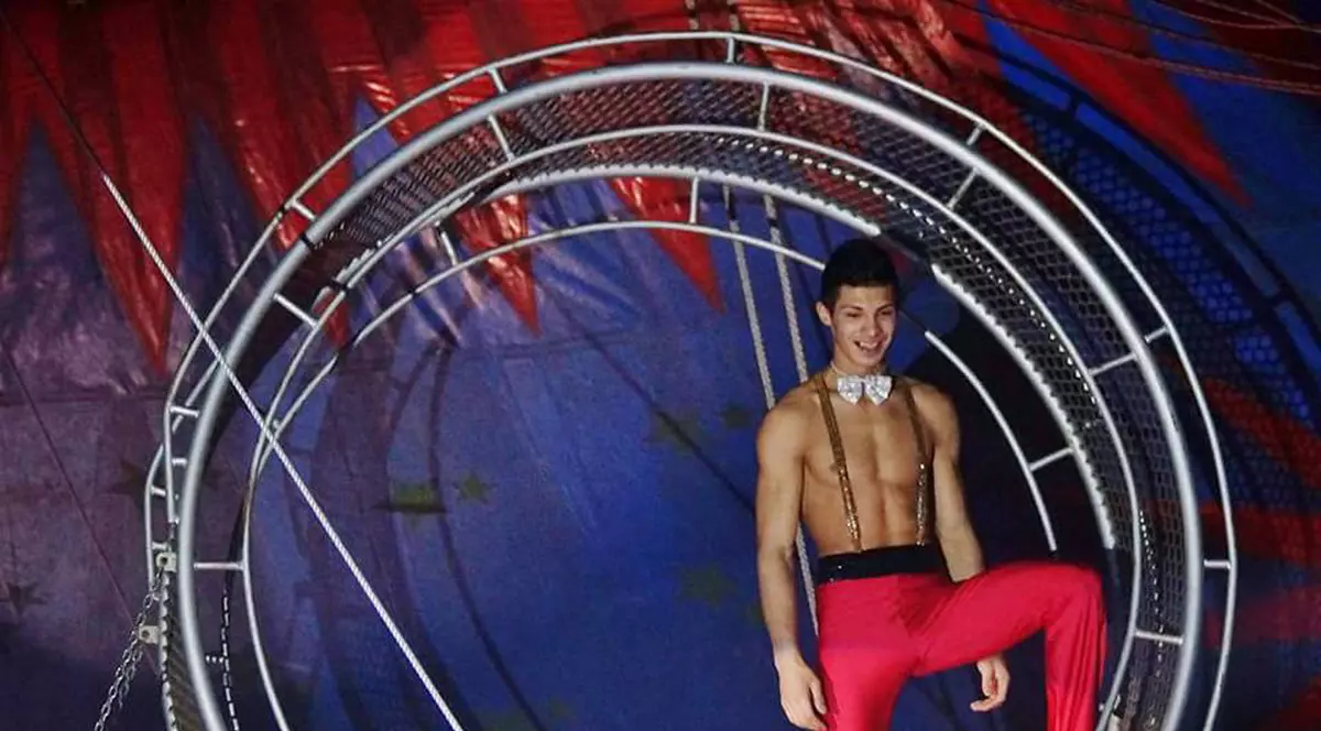 Un acrobat român a murit la un circ din Marea Britanie.Imagine cu Iosif Totoi