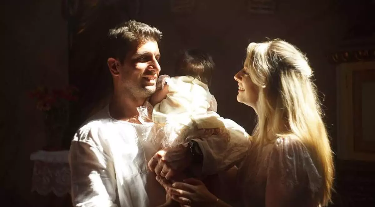 Laura Cosoi pleacă în prima vacanță peste hotare, cu fetița ei. Vedeta și Cosmin au ales ca destinație Franța