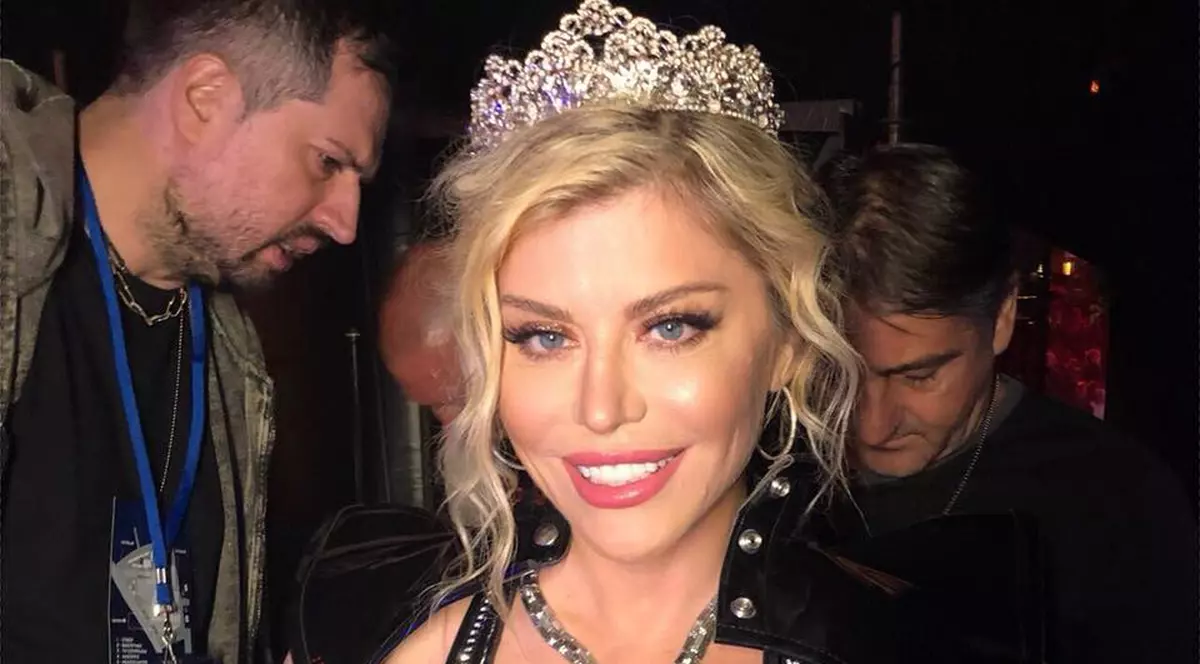 Cum a fost Loredana Groza în prima zi de școală. Mama ei i-a fost învățătoare