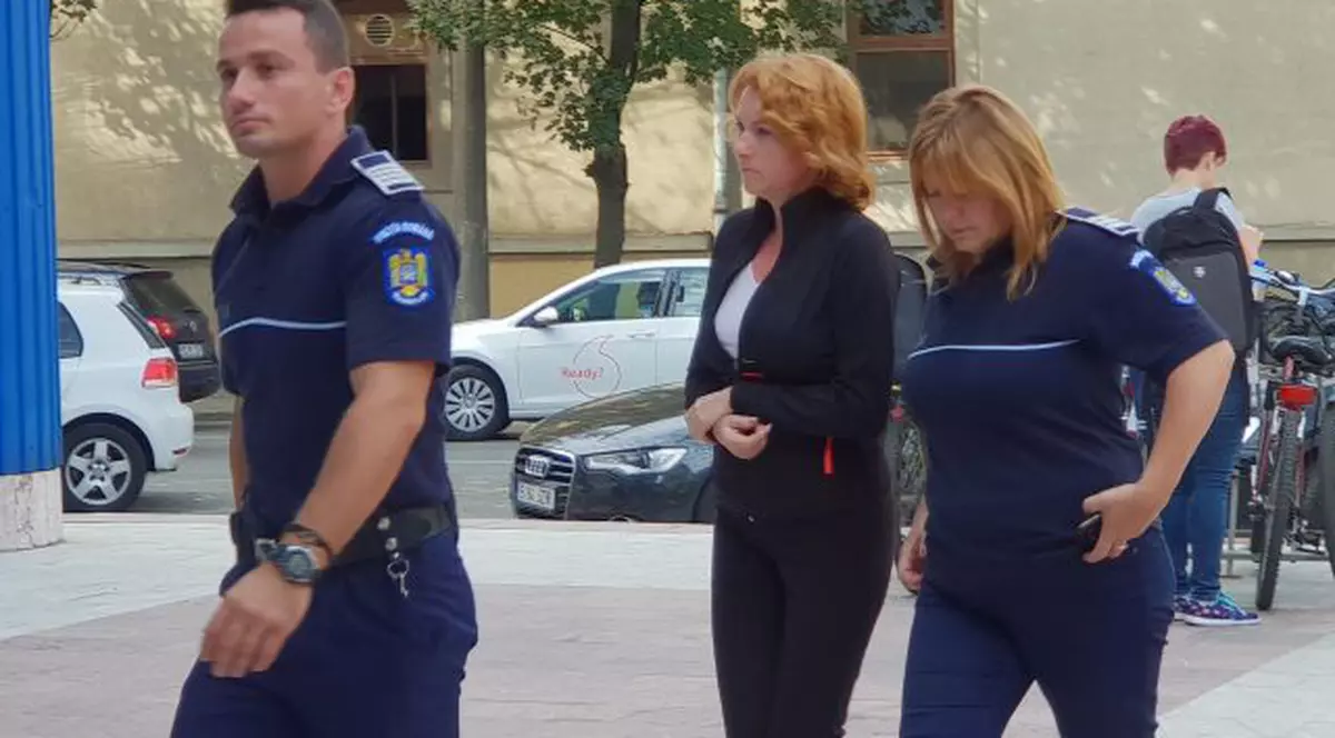 Șefa unui serviciu din Finanțele Publice Timiș, cercetată pentru o mită de 3.000 de lei. De ce a primit banii