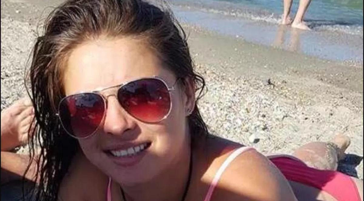 Andreea este tânăra care a murit în cumplitul accident de motocicletă de la ieșirea din Buzău. A lăsat în urmă un copil de 4 ani