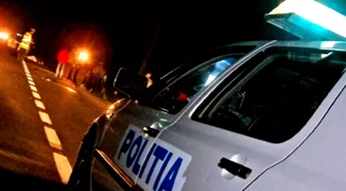 Scenă înfiorătoare în Argeș: un bărbat a fost găsit cu gâtul tăiat și înjunghiat în inimă în timp ce stătea pe un scaun