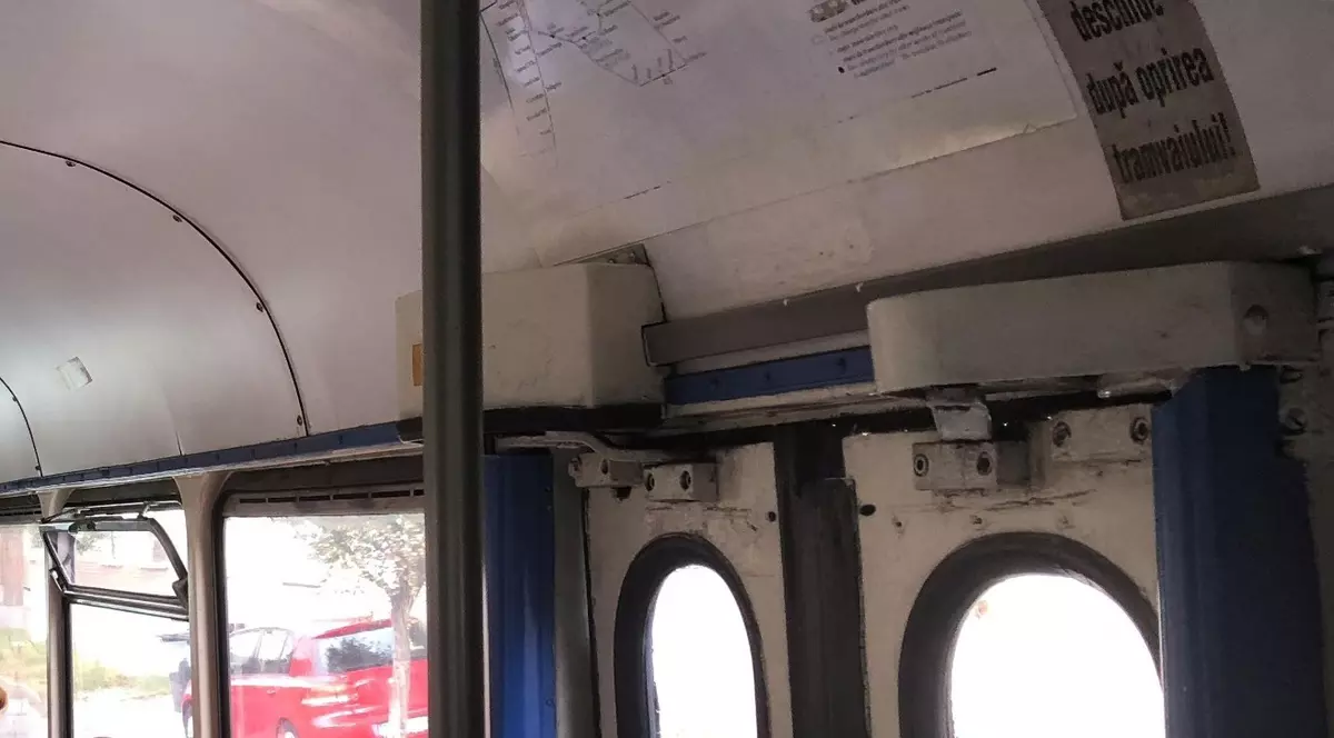 Păianjeni și pânze de păianjeni în tramvaiele din Timișoara. "Vom lua aspiratoare performante cu aer cald, pentru o igienizare mai bună"