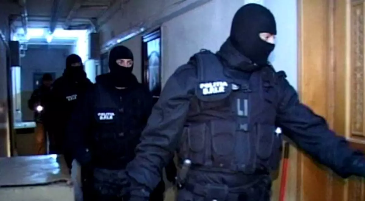 Suspecții de evaziune fiscală scapă de dosar. Percheziții ale polițiștilor