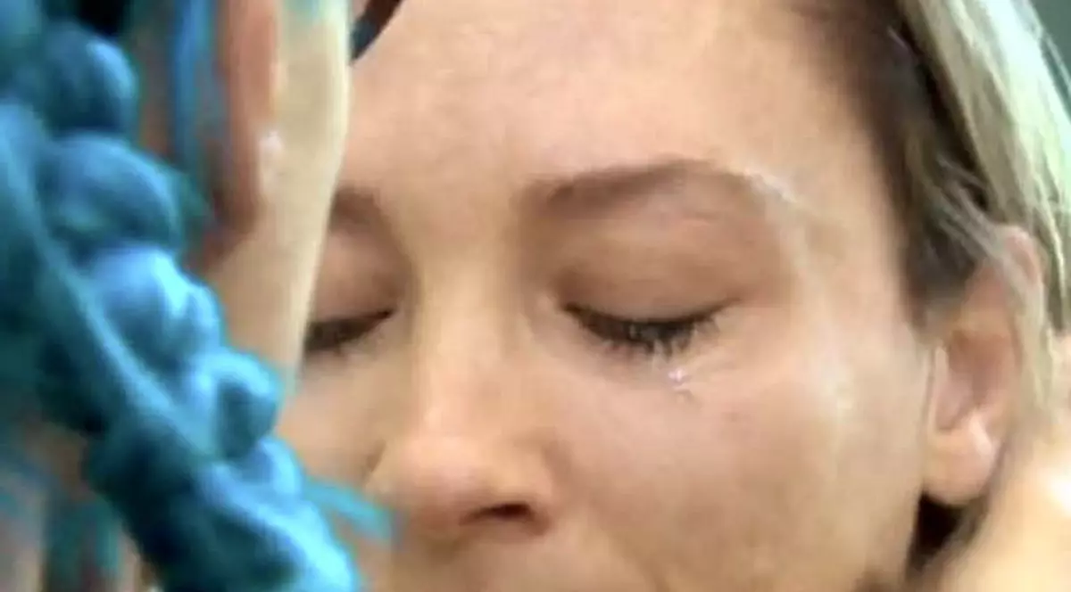 Cornelia Condeescu de la ”Ultimul trib”, în lacrimi. Tocmai aflase că a murit mama ei. Este al treilea concurent lovit de blestemul din Madagascar