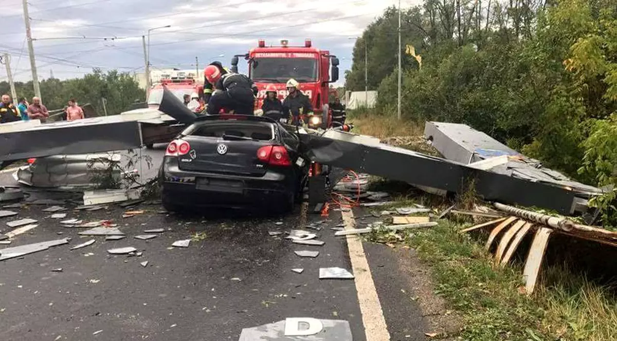 Primăria a renovat ilegal poarta care a omorât un om în timpul vijeliei din Timișoara. Sentința finală a Curții de Apel