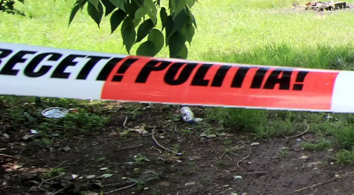 BUn bărbat a fost lovit de o mașină și a fost lăsat să moară pe marginea drumului. Cadavrul a fost descoperit dimineață