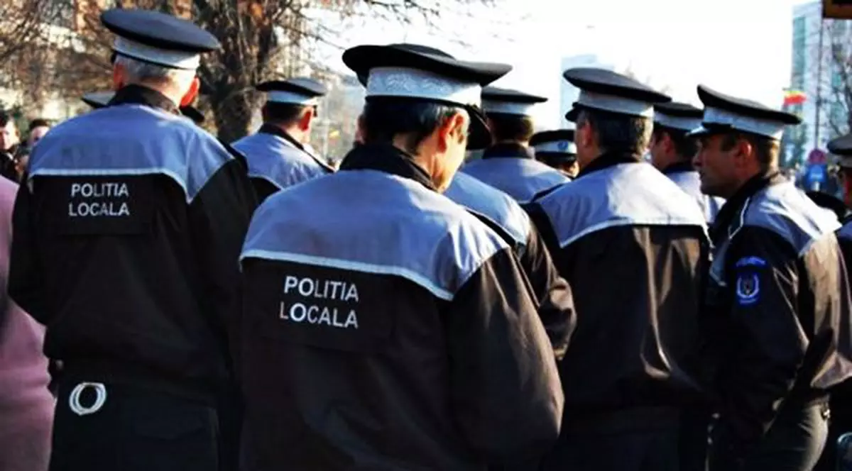 S-a aflat cât câștigă un polițist! Salariul în mână și fără sporuri poate stârni invidia multora