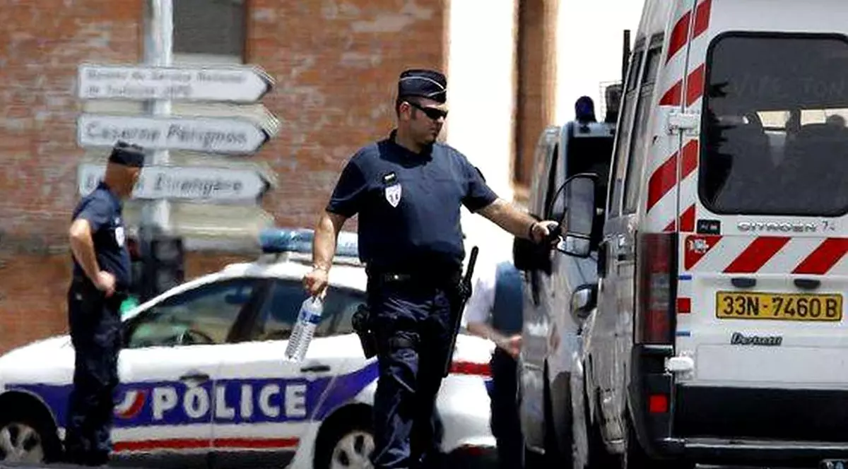 Atac cu cuțitul la Paris. Șapte răniți, agresorul a fost arestat