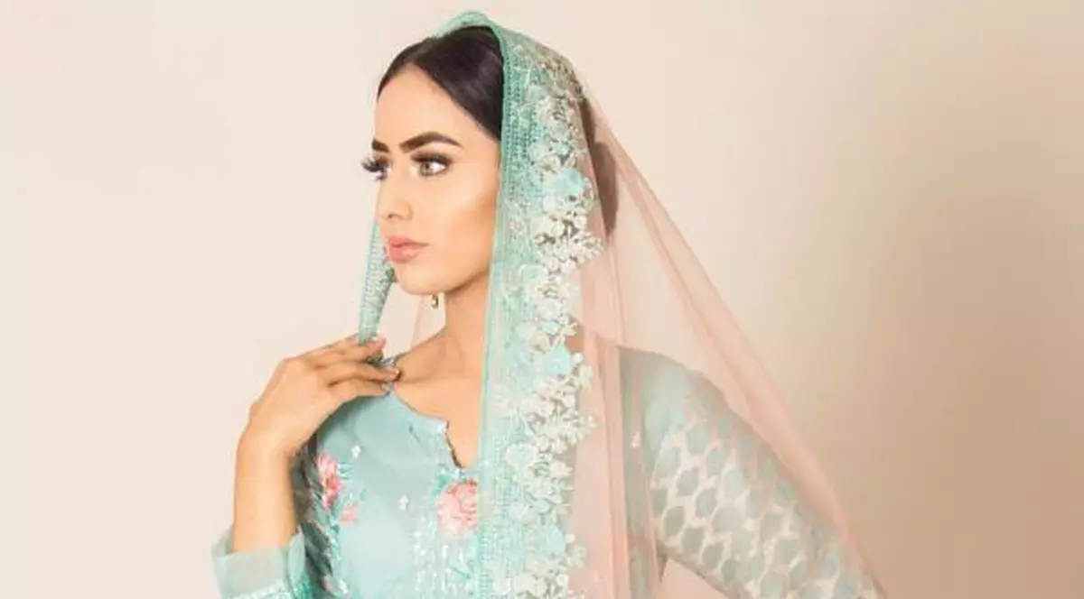 O studentă de 29 de ani este prima concurentă care va defila pe podium purtând hijab. Vrea să devină Miss Anglia