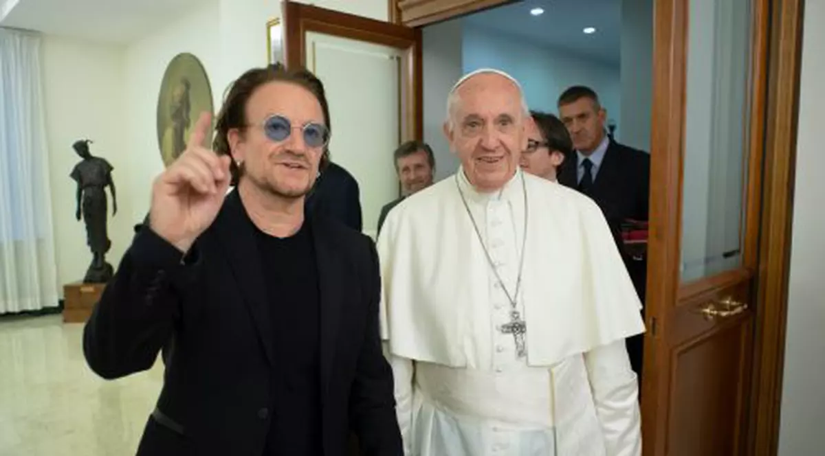 Bono a fost în vizită la Papa Francisc (foto Northfoto)