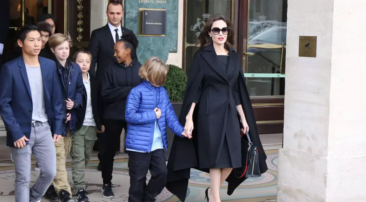 Angelia Jolie, Brad Pitt și copiii lor