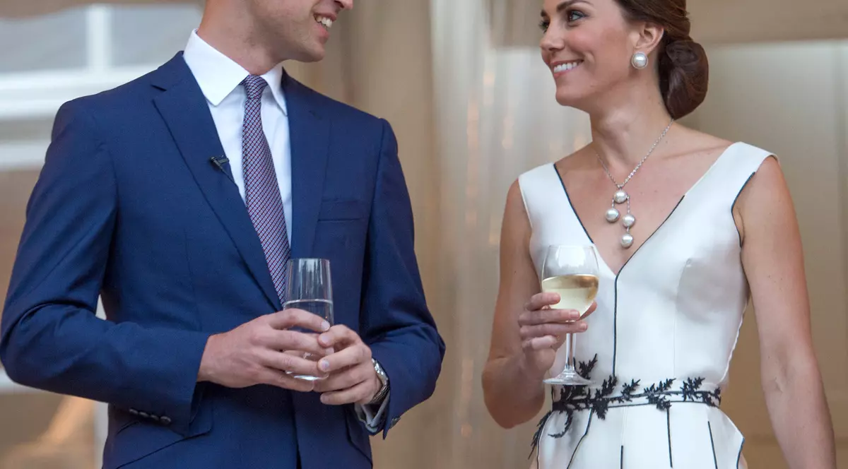 Un polițist din coloana oficială a prințului William a accidentat o octogenară