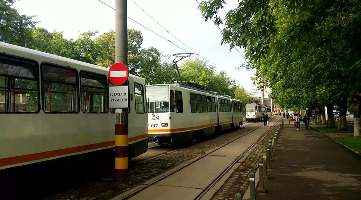 Tramvaie blocate în Capitală. Un fir de înaltă tensiune s-a rupt