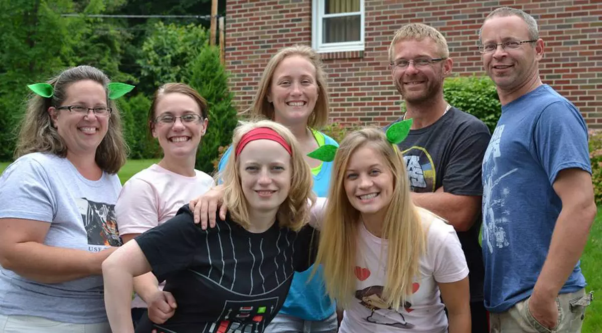 Patru surori și soții lor au fost printre cei 20 de oameni uciși într-un accident de limuzină îngrozitor