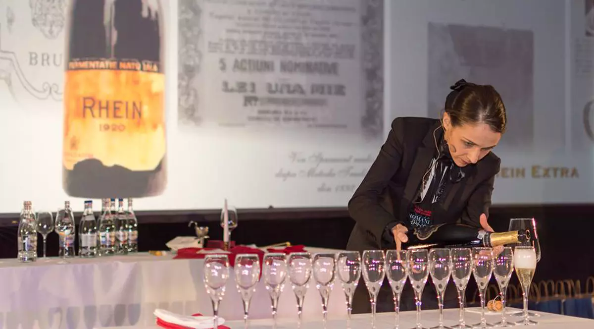 Profa de mate din România a devenit expertă în vinuri! Iulia, printre cei mai buni somelieri din lume