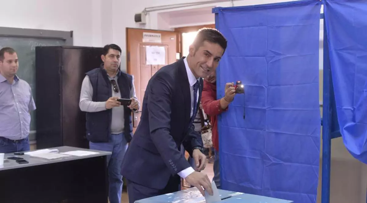 FOTO. Claudiu Manda, despre votul de la referendum: "Nu vreau să-mi pun problema la nuntă dacă voi fi socru mare sau socru mic"