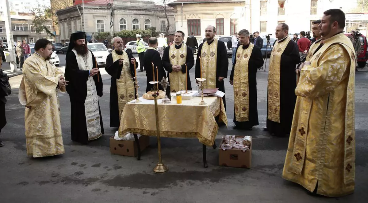 FOTO | Parastas pentru victimele de la Colectiv, în apropierea locului tragediei