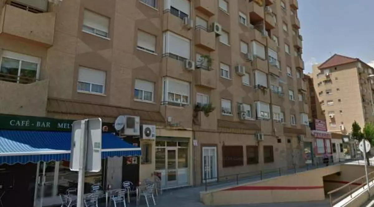 Gestul extrem al unei femei. S-a aruncat de la etaj cu fiul său de patru ani