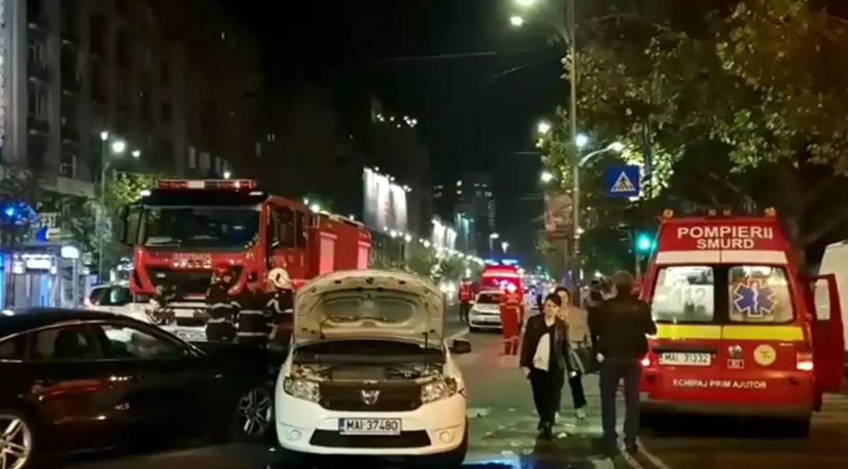 Mașină a Poliției, lovită într-o intersecție. Ar fi intrat pe roșu fără girofar