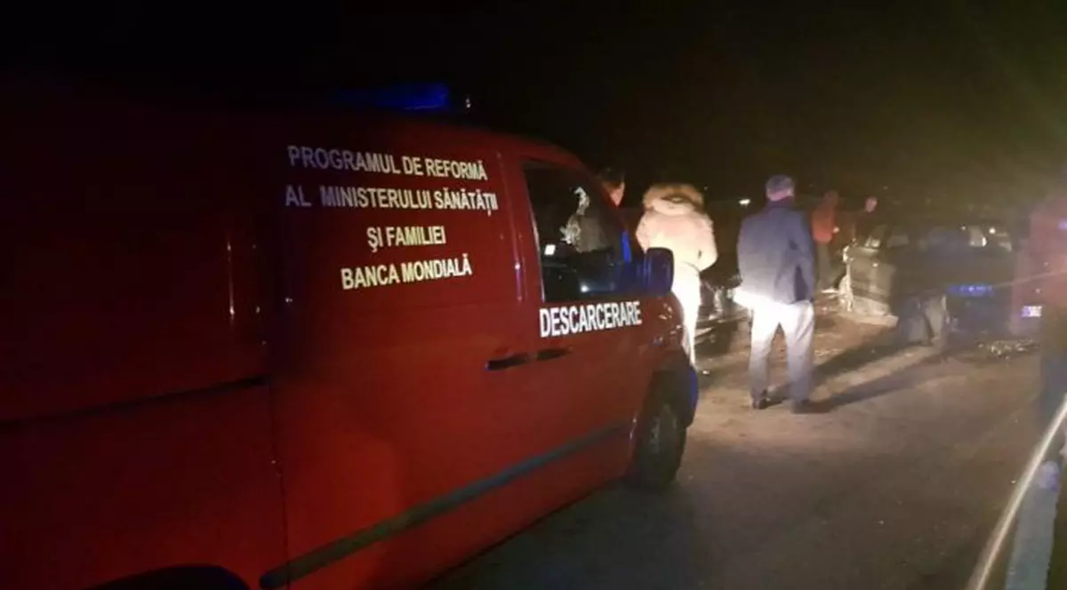 Accident grav la Suceava. Un șofer de 19 ani a intrat cu mașina într-o clădire