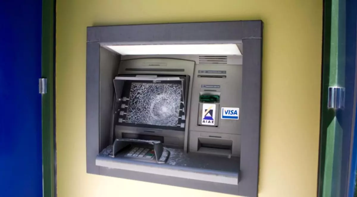 Prinși făcând sex lângă Un ATM. Ce reacție năucitoare au avut când au fost descoperiți