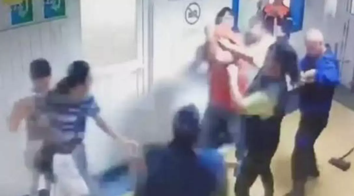 Bătaie generală la Spitalul Județean Buzău, între două familii