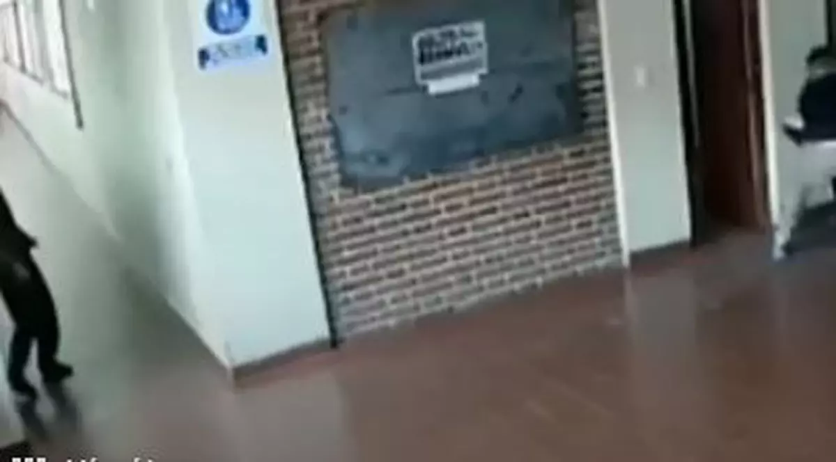 Răzbunarea unui tată vitreg. L-a luat la bătaie pe profesorul care i-a abuzat fiica | FOTO & VIDEO