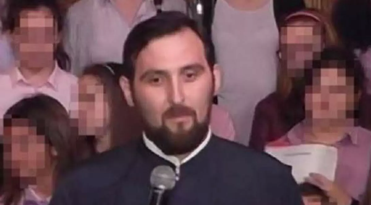 Călugărul Calinic din Constanța a urmărit mai multe ore imaginile cu elevi dezbrăcați