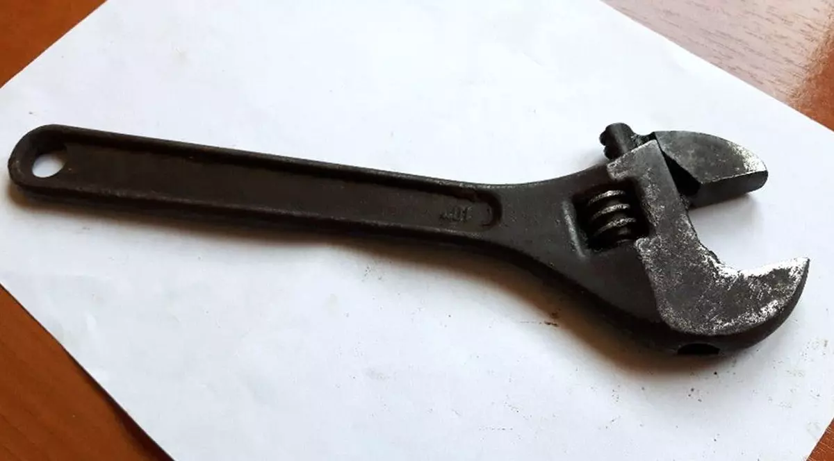 O româncă a fost bătută de o italiancă, cu o cheie franceză. Polițiștii au stabilit motivul atacului