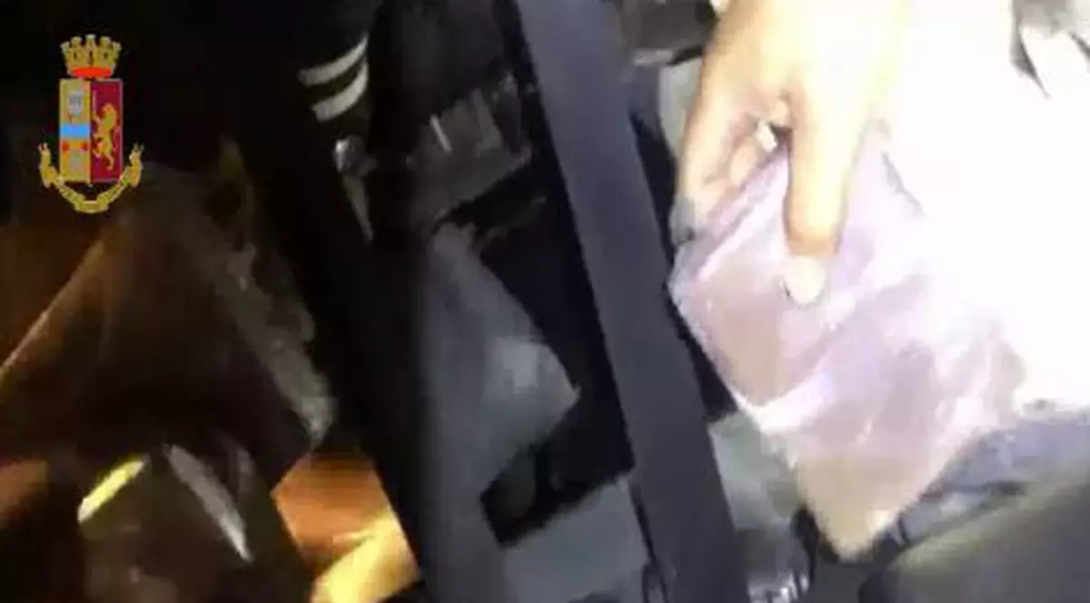 11 kilograme de cocaină, descoperite în mașina unui român în Italia