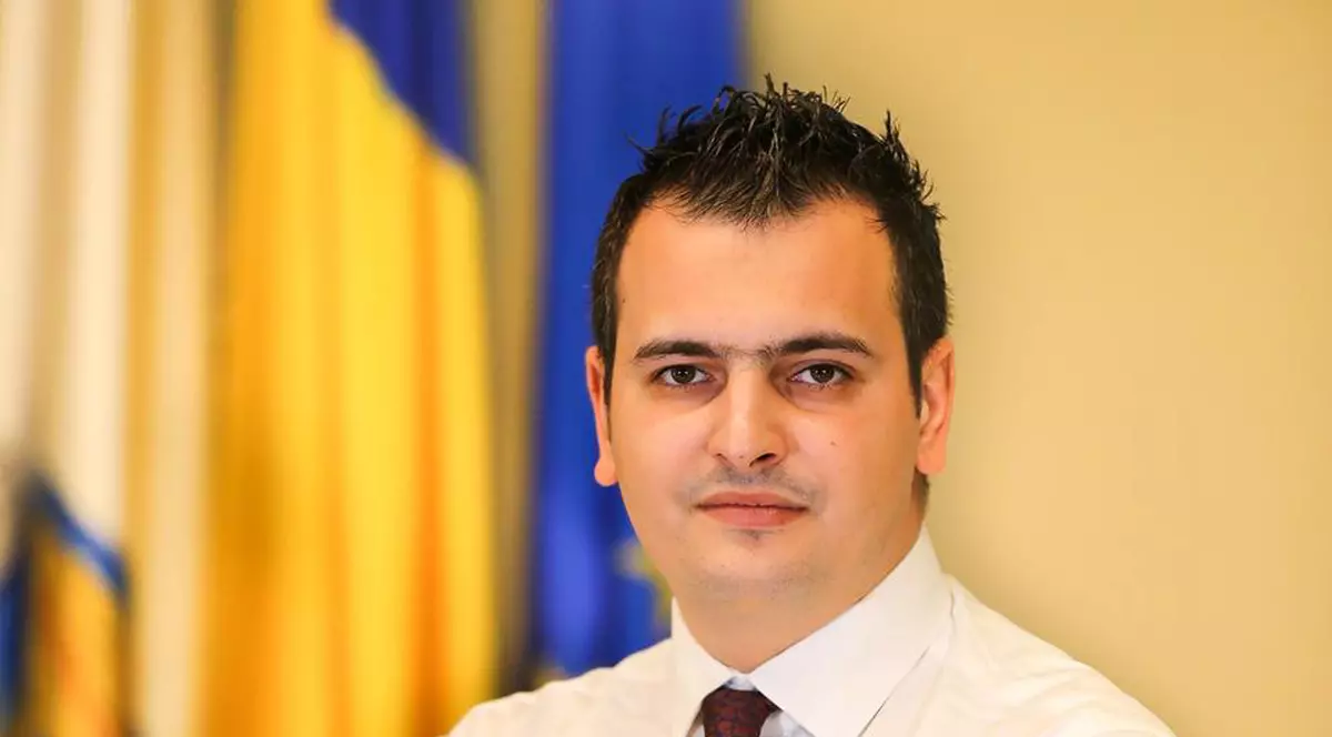 Consilierul general Ion Valentin Voicu are cont pe Tinder și susține familia tradițională