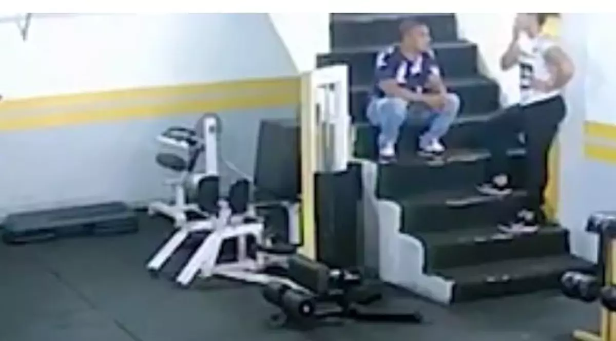Un culturist și-a bătut fosta iubită pentru că a refuzat să se întoarcă la el. Atac la sala de sport, totul a fost filmat | FOTO & VIDEO