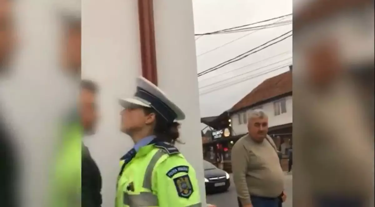 Cum a intervenit o polițistă din Bran, după ce un pieton i-a făcut un gest obscen