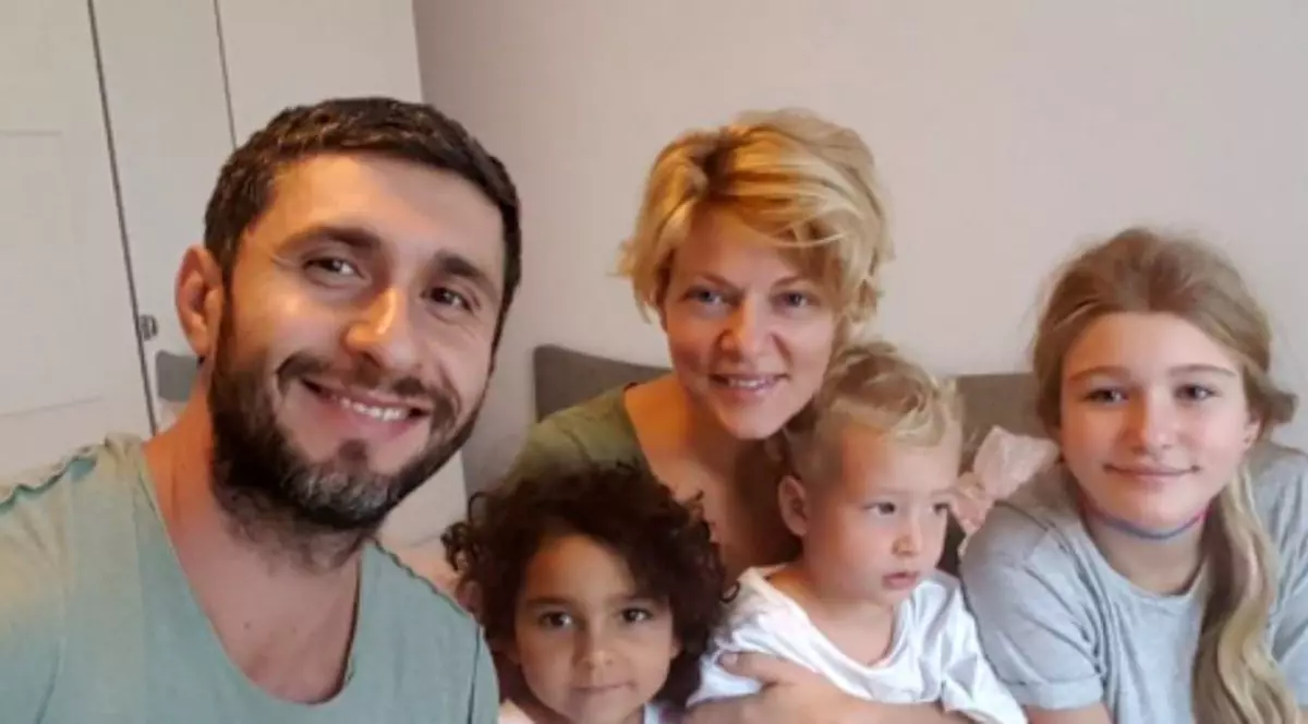 Dana Nălbaru, educație sexuală pentru fiul de trei ani. “La fel am făcut și cu Sofia”
