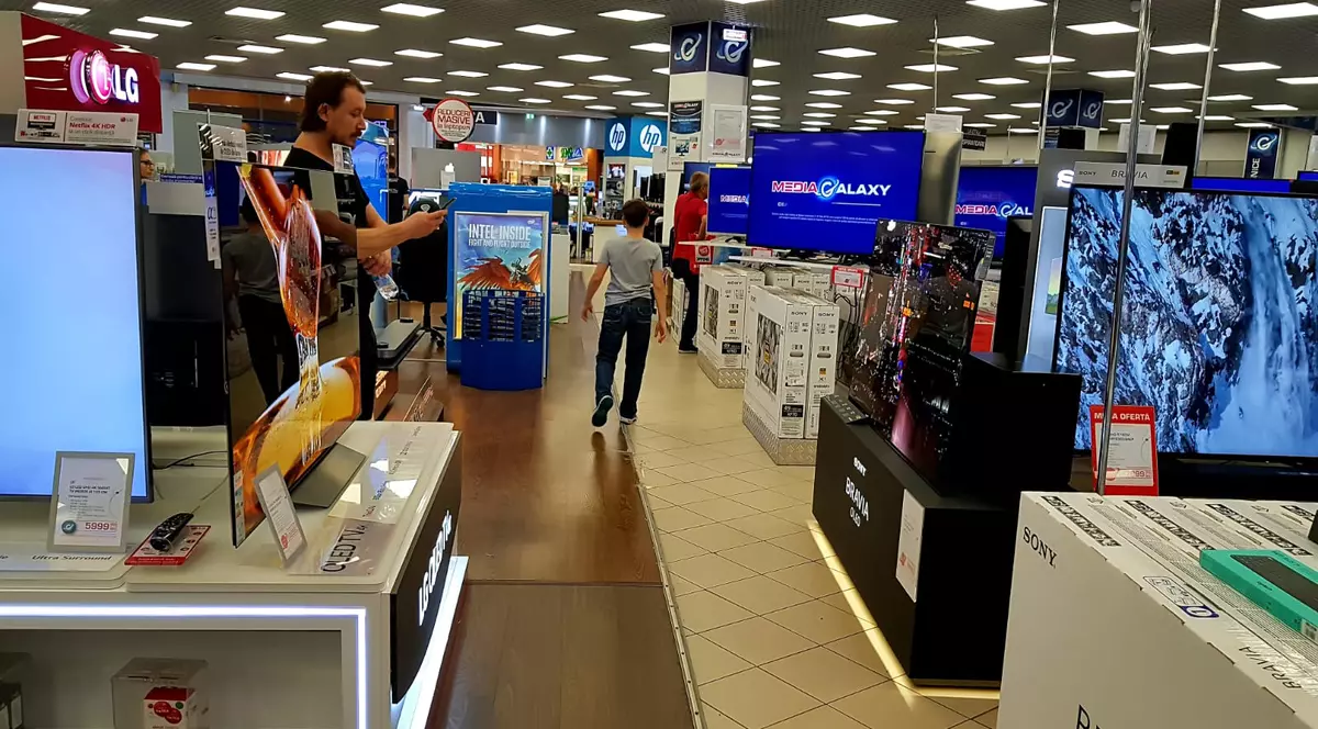 Altex, Media Galaxy și evoMag dau startul reducerilor de Black Friday începând cu 1 noiembrie. Magazin Media Galaxy