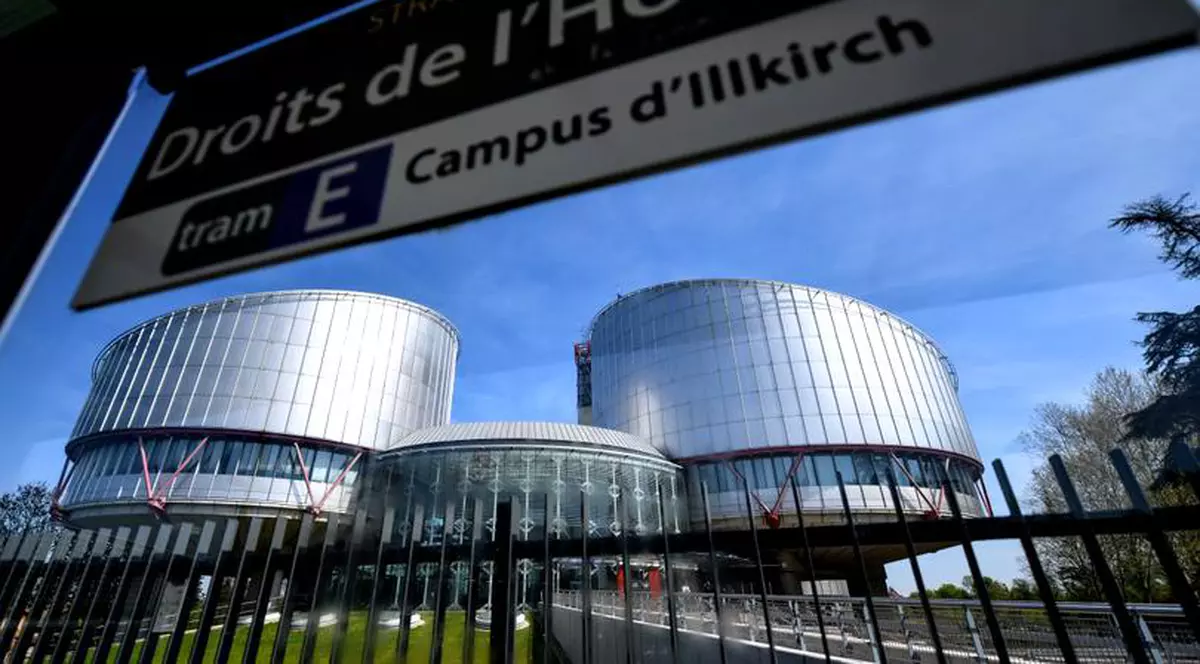 România, condamnată la CEDO pentru tortură, în cazul unui tânăr bătut în sediul Poliției din Bistrița