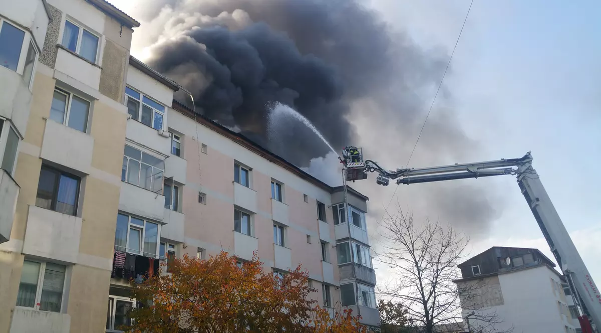 Explozie la un bloc din Piatra Neamț