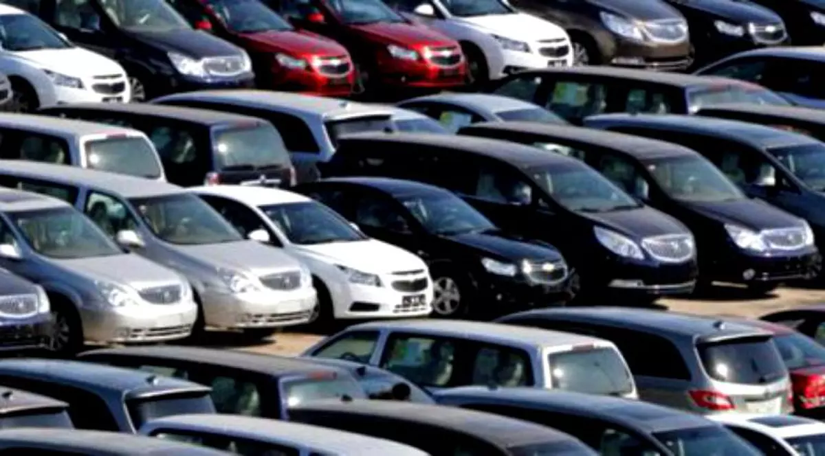 Primăria București dă vouchere de câte 9.000 de lei șoferilor care au mașini vechi. Care sunt condițiile pentru a obține unul