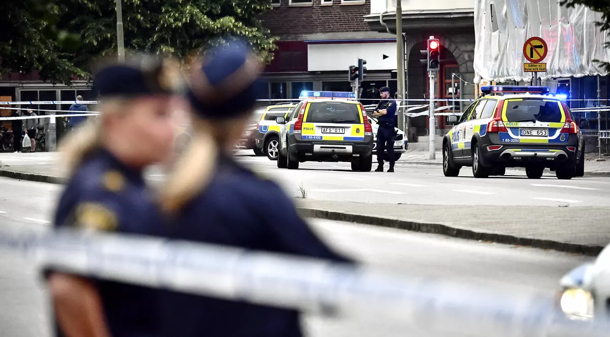 Stare de alertă într-un cartier din centrul capitalei sudeze Stockholm. Polițiști suedezi, în alertă