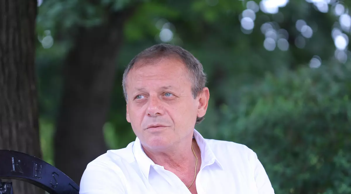 Inima lui llie Balaci ar fi intrat în suferință cu cel puțin o zi înaintea decesului. Deocamdată nu se cunosc ziua și ora la care ”Minunea Blondă” a făcut infarctul, acestea putând fi stabilite doar în urma analizelor de laborator. Specialiștii spun că infarctul se vede abia după 24 de ore.