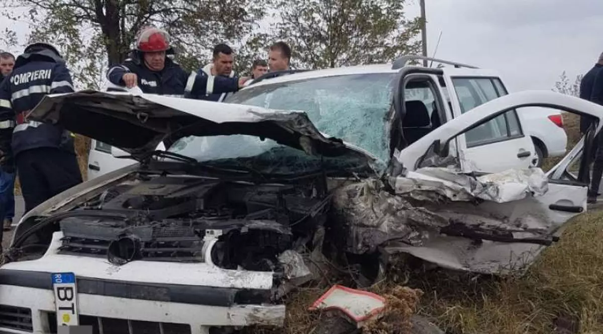 Doi călugări au fost încarcerați în urma unui teribil accident. E minune că au scăpat cu viață