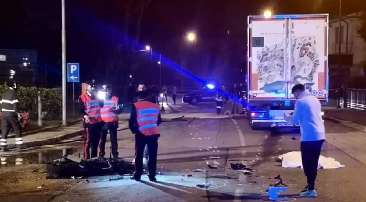 Un șofer român, acuzat de ucidere, după ce izbit cu tirul un motociclist, în Italia