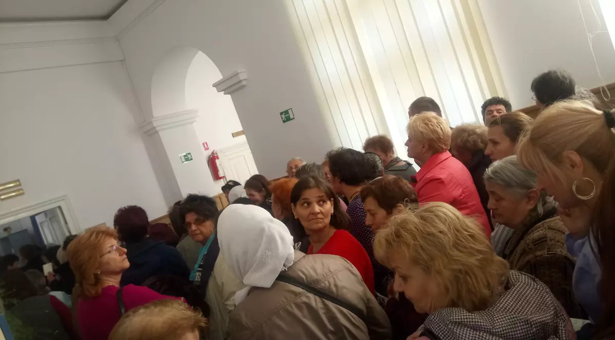 Situație inedită: Într-o secție din Iași au votat peste 400 de pelerini. Și în stațiunile din Bihor și Covasna s-a votat masiv pe listele suplimentare