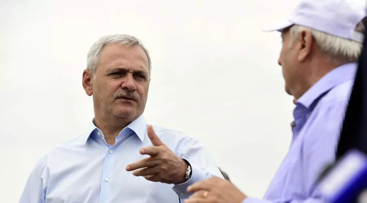 Localitatea unde a copilărit Liviu Dragnea, executată silit de Tel Drum. Liviu Dragnea, în cămașă, într-o vizită de lucru