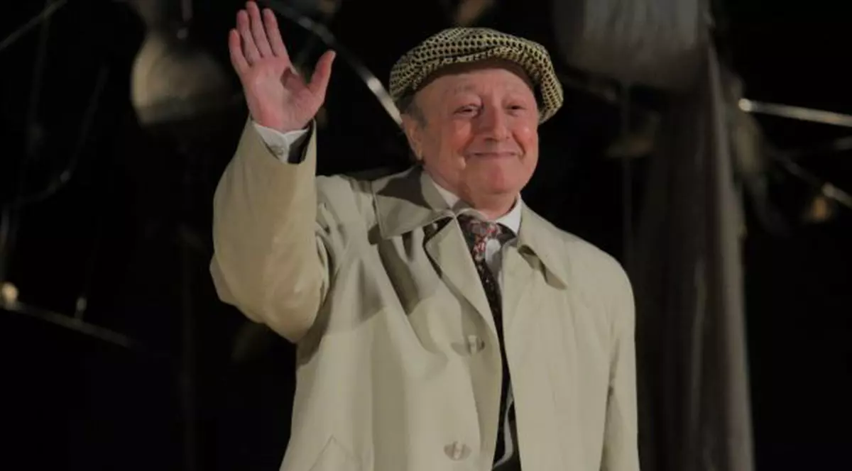 Iubire necondiționată de timp… La doi ani de la moartea lui Marin Moraru, câinele lui încă îl caută prin casă!