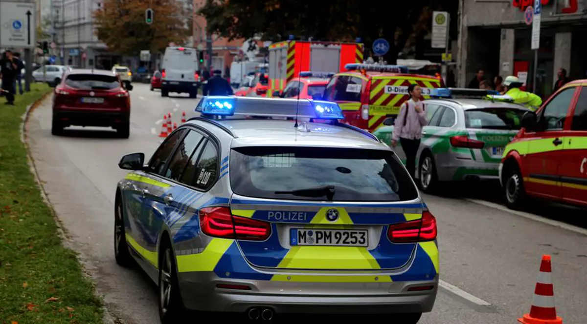 Poliţia germană nu are voie să îi fotografieze pe manifestanţi. Mașină de poliție din Germania