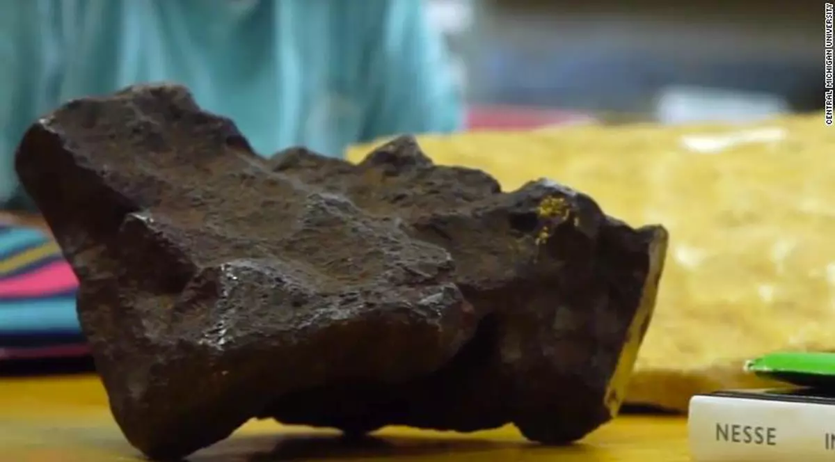 Meteorit de 100.000 de euro, folosit ca piedică de ușă în Statele Unite. O cercetătoare româncă a analizat obiectul cosmic