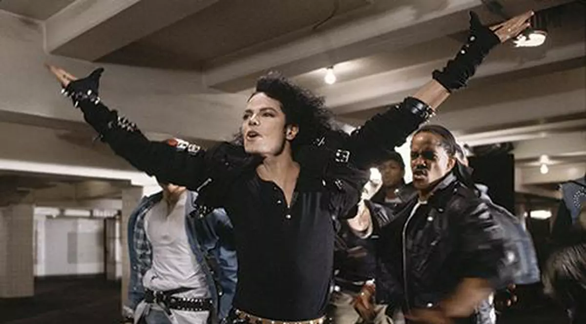 Jacheta purtată de Michael Jackson în 